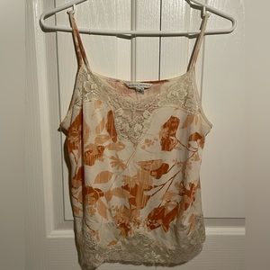 Beautiful 90s vibe cami with lace details